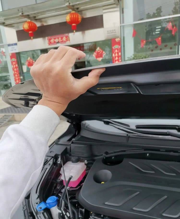  「成本」静态体验长安uni-t：高成本运动跨界车，哪一款95不喜欢