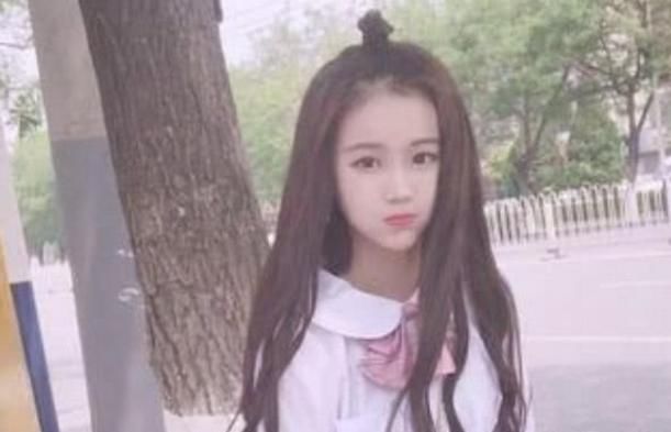 杨清柠实力“忽悠”粉丝，将衣服卖出了天价！网友：这是又没钱了