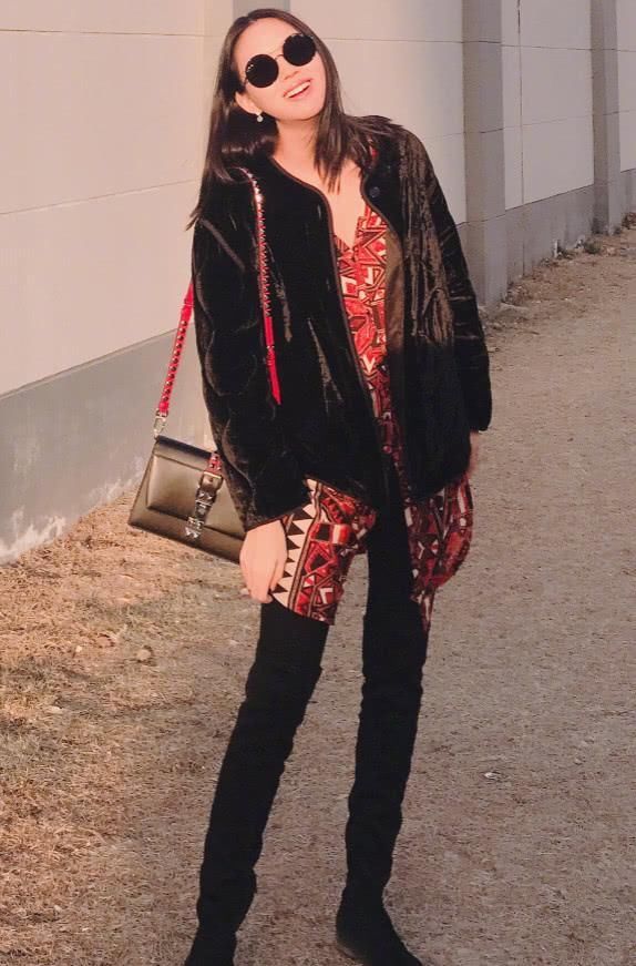 张梓琳腿长到逆天，小腿竟是上身的2倍长，简直不给其他人活路!