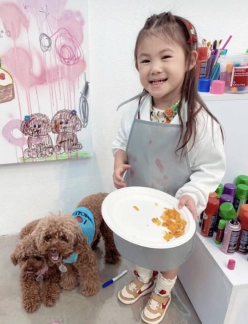 【提前】陈冠希提前为女儿庆祝3岁生日陈冠希爸妈姐姐齐聚拍温馨全家福