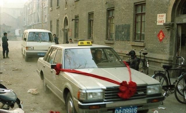  [婚礼]40年前的结婚仪式原来是这样的，摄影师王心钢收藏了这些宝贝