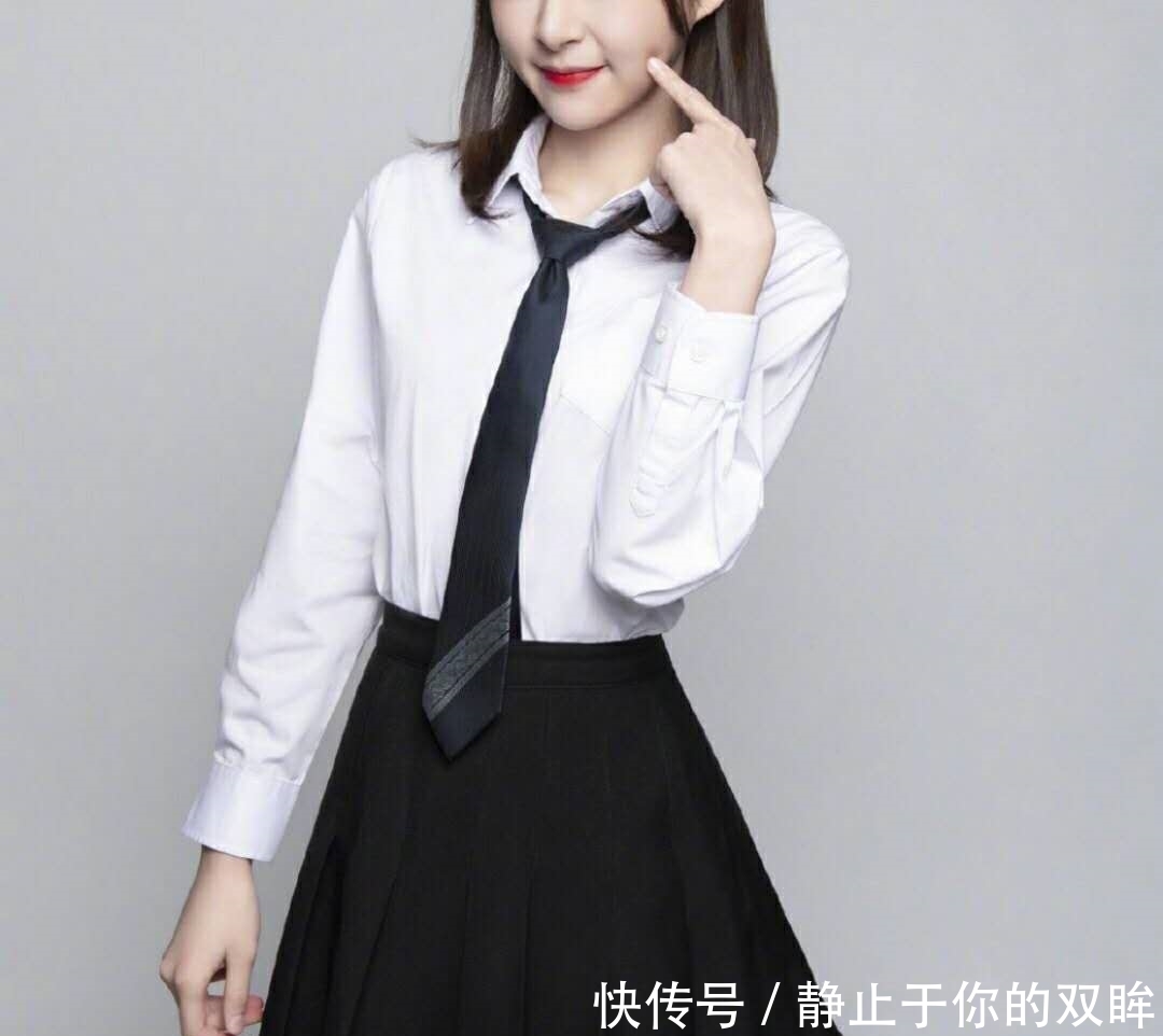  「小妹」白衬衫一不小心穿成酒吧小妹or房产中介？那是你不会穿！