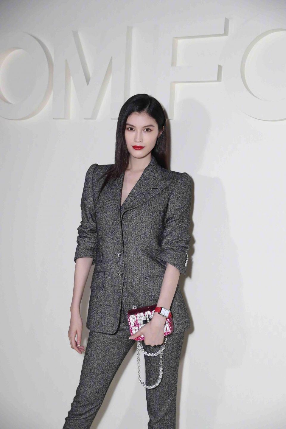 时装周开启，景甜孟美岐何穗排排座，张钧宁一个转身抢了所有风头