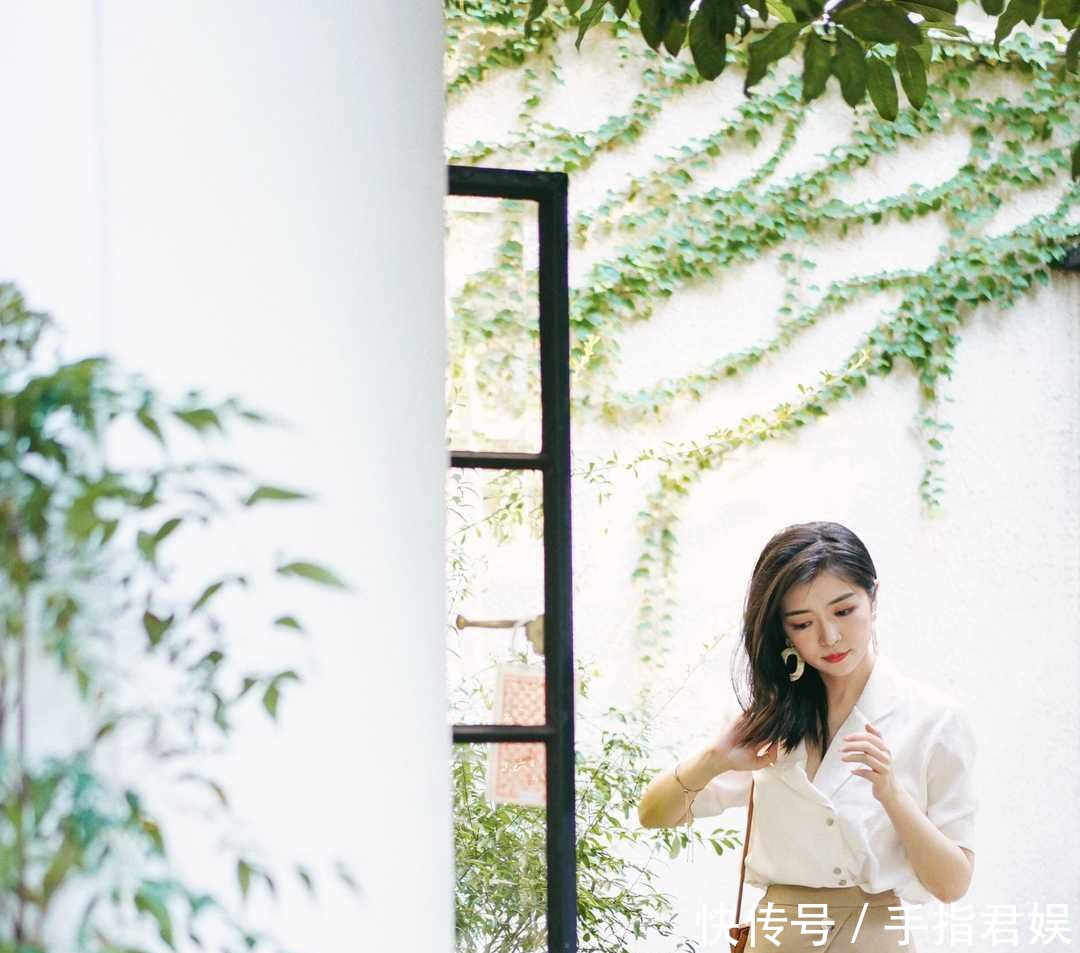 『女人』聪明女人春季有件白衬衫就够,第2套很多人都有,就是自己不会搭