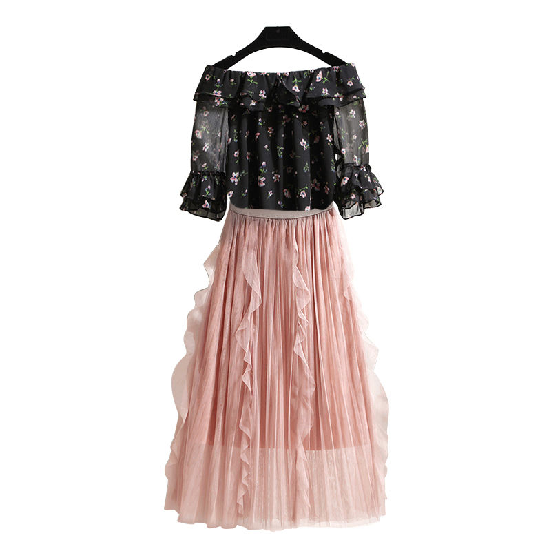 喜欢穿网纱裙的女人,骨子里都是浪漫的人,仙气飘飘释放女人味