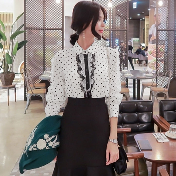 过时的衣服收起来吧，女人今秋穿小香风衬衫，才知道什么叫优雅美