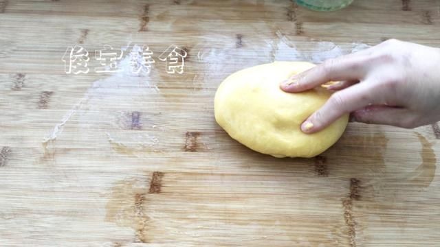  「香甜」一款不用烤箱也不用揉膜的老式豆沙面包，香甜松软，简单易学