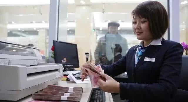 社保卡养老金可以在各个银行柜台取钱吗？这可能是最好的答案