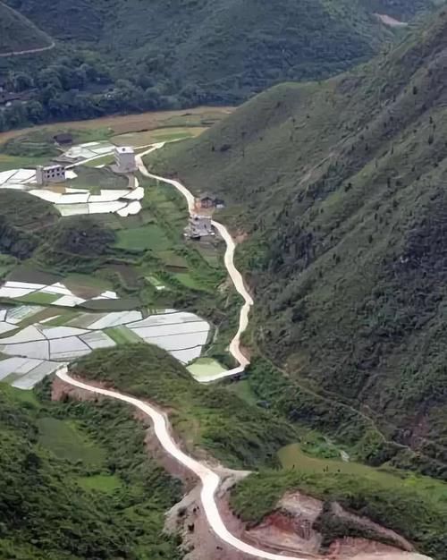 贵州的八条绝美公路，沿途有无数美景！自驾游的最佳之选~