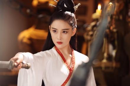 开撕范爷？张馨予怒发微博说没拉着范冰冰炒作，为何被网友群嘲？