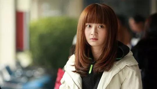 今年最火的“缩脸短发”，让脸小到不行