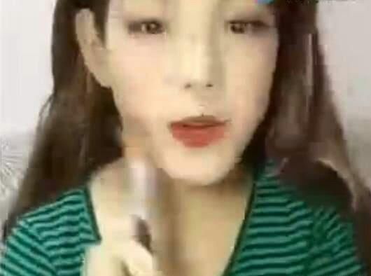 小男孩直播化妆成网红，网友：这让女生还怎么活！