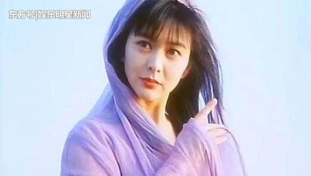 56岁关之琳真会穿!超短发吊带裙真显嫩 网友:不愧是逆龄美人