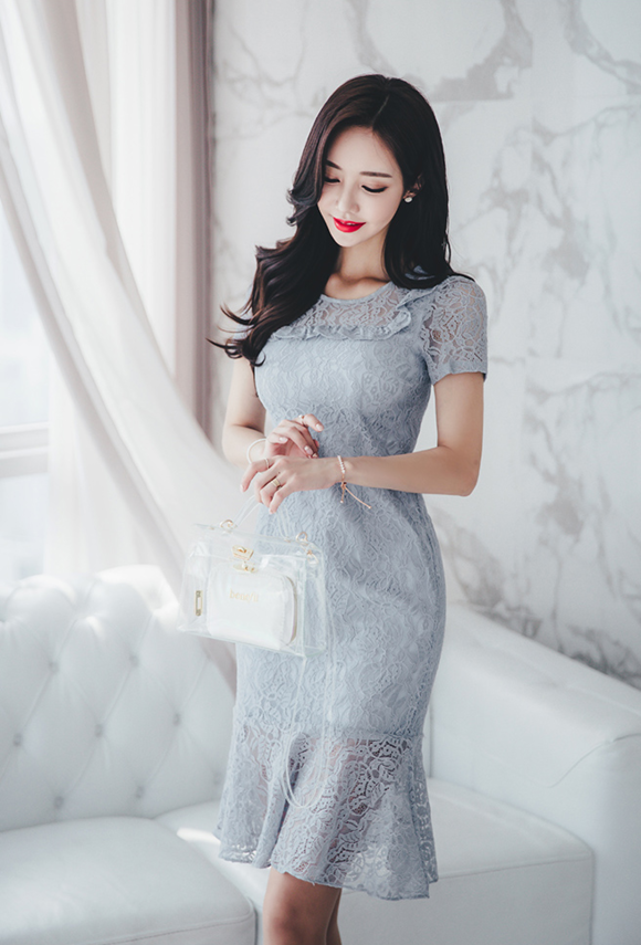 女神孙允珠,薄荷青丝波纹缱绻钩花古典裙