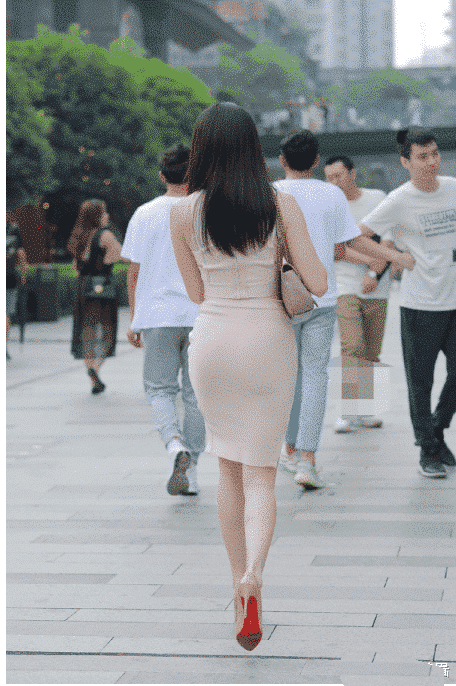  【穿搭】街拍：有的人只需要出色的背影就足够了!
