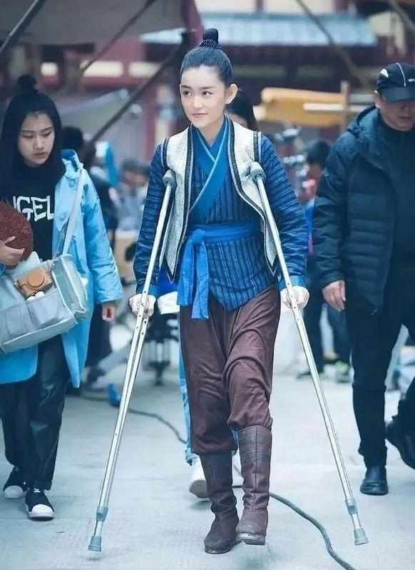 『依依』长开了的蒋依依惊艳到“抢”女主风头!19岁的她会是新一代“国民闺女”吗?