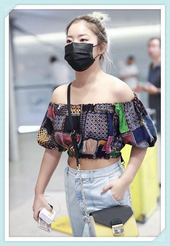 不露腿的王菊美翻天，穿露脐装秀小蛮腰，网友：头次发现你这么瘦