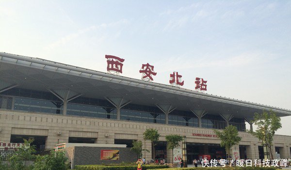 意大利姑娘首次搭中国高铁，刚到站就愣住了这怎么可能！