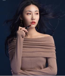  『姨妈』大牌热门口红色号测评：正红色经典大气，姨妈色显白有气场！