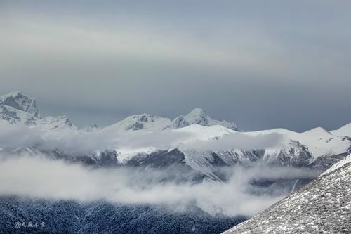 黑白诗画——色季拉山雪中观南迦巴瓦
