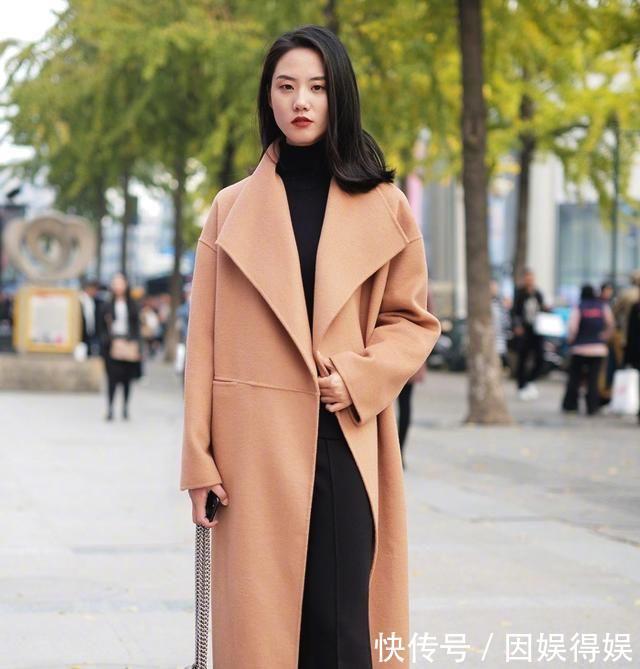 感染力■街拍小姐姐穿着黑色网纱的仙女裙,太有感染力了