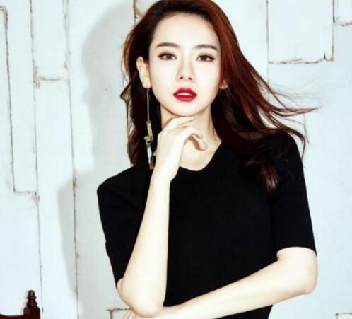 戚薇真厉害，这款“法老妆”优雅又霸气，还遮住了“假眼皮”!