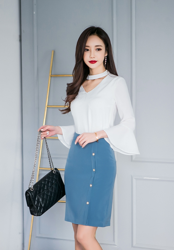 女神孙允珠，白皙朝梦清露炼乳环领荷叶裙