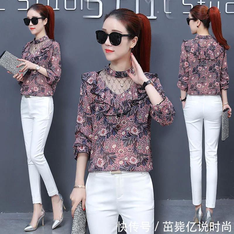 小姨是个时髦精，刚入秋就穿这样的精致小衫，出门走哪都夸衣品好