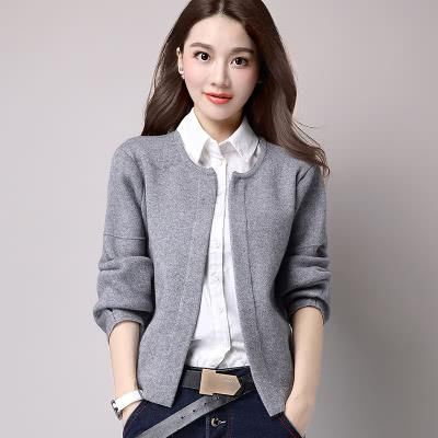 小个子女生千万别穿长裙了，看看图下女人穿的，早秋穿时尚显腿长