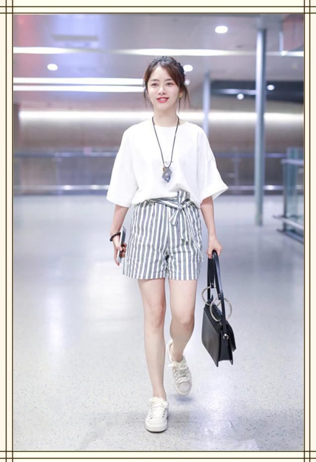 没韩雪的大长腿真别穿条纹短裤,像谭松韵这样穿成小短腿就尴尬了