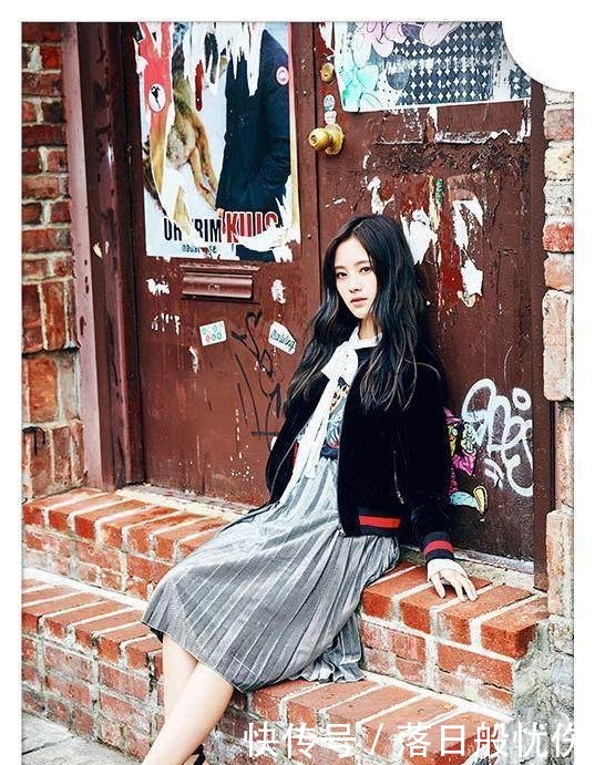 鞠婧祎咋想的? 竟把袜子当裤子穿, 网友: 单飞后越来越疯狂了!