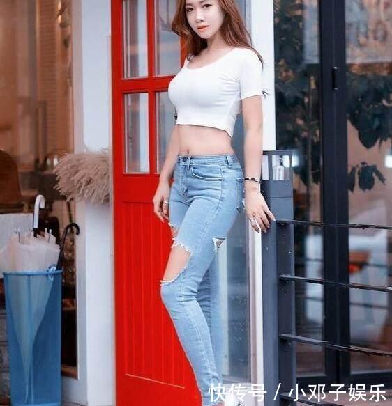  [复古]美女长发披肩，这样穿清新又自然，化身文艺复古女神