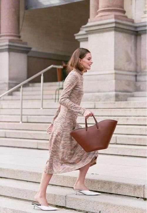 『舒适』奶奶鞋早就过时了,今年流行“猫跟鞋”,照着穿舒适百搭又时髦