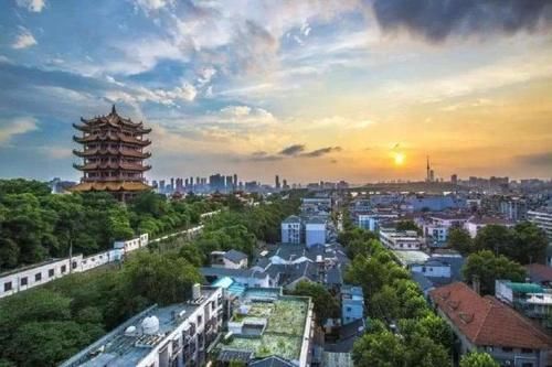  「龙头」我国中部地区的两大龙头城市，都是特大城市，也是国家