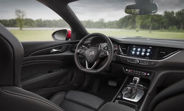  『当中』动力重要还是驾驶乐趣更重要？在君威和阿特兹当中应该如何选择