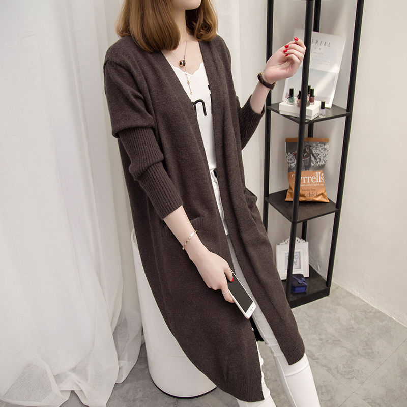 屁股大的女人，入秋别乱买，学这个女人穿开衫配七分裤，美的惊艳