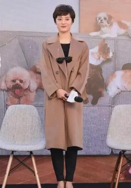  『时髦』40岁女人也可以时髦又抢镜，学会明星穿搭方式，告别土味时尚