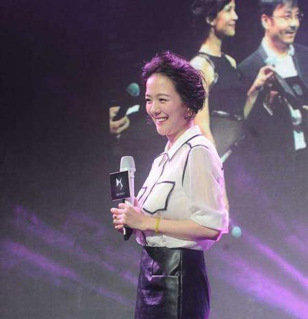 39岁杨乐乐与41岁李湘出席活动，一个嫩的似少女一个真像妈妈