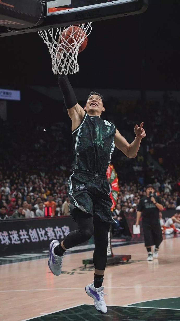 郭艾伦cba全明星球鞋