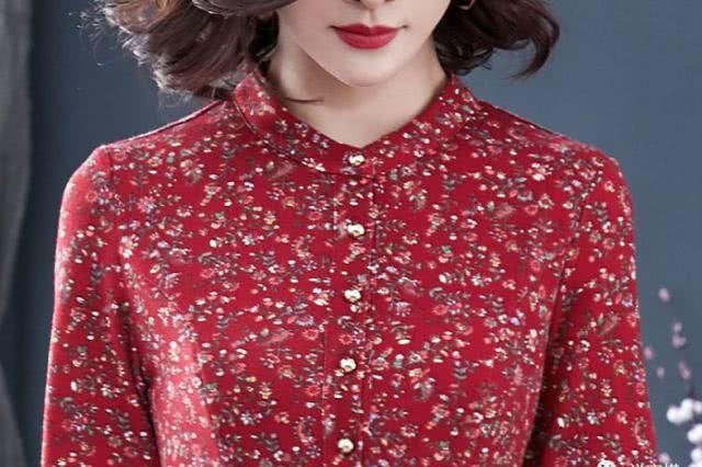 『碎花』假如女人过了50岁,经济也允许,多穿这“碎花裙”,高雅特迷人