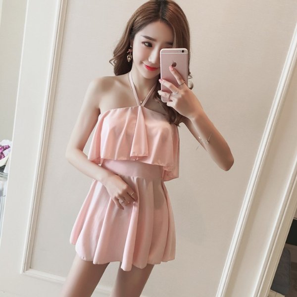 泳衣太露，不敢穿?学下面小姐姐这样穿泳装，美得让人心醉