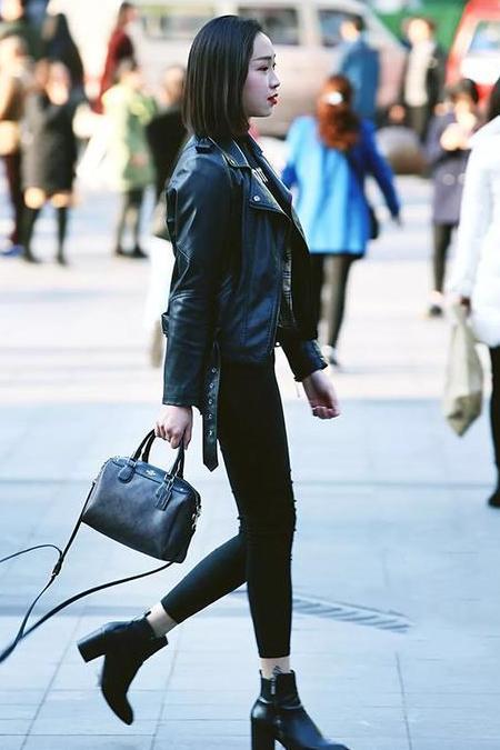 紧身打底裤：别具风情的打扮，充满无限活力！