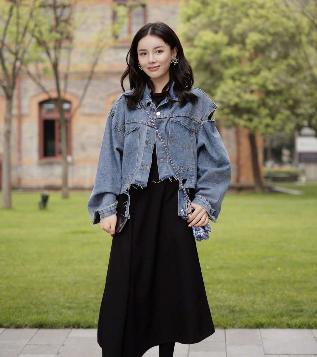  『叫肤』路人街拍:小姐姐告诉你什么叫肤白貌美大长腿!