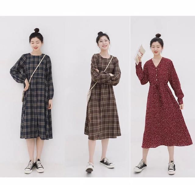  「短袖」休闲娱乐舒服的礼拜天穿衣搭配，连帽卫衣叠穿短袖搭配阔脚裤吊带裤，漂亮看不出胖