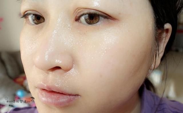 晶莹剔透的一白色“液体”，每天叫老公给我抹抹，斑点皱纹全消除