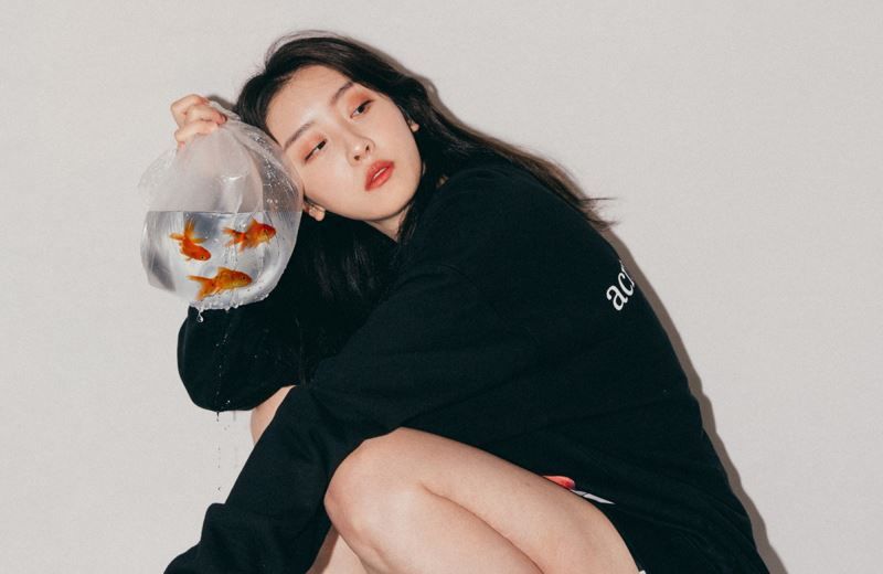 『看不下去』赵小棠公演舞台全程强颜欢笑，蔡徐坤都看不下去了