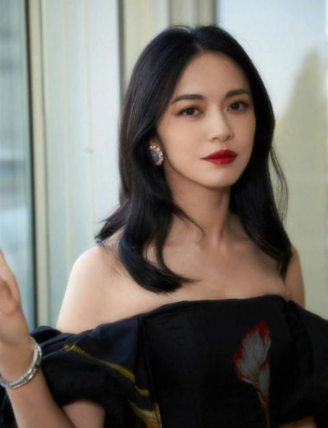  「哪吒头」发型师透露：女生常留“这4种”发型，发际线容易后移，赶紧换吧