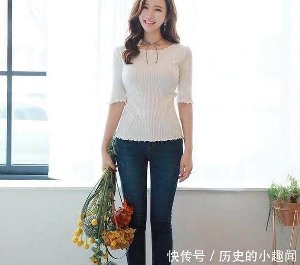  「美女」简单着装的牛仔裤美女，充满青春活力，魅力十足！