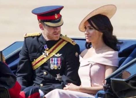 92岁英国女王大寿，梅根露双肩秀性感，卡米拉站位表明在王室地位