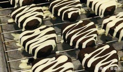  『饼干体』巧克力饼干别再买着吃了，不用水不用油，而且不用烤，在家就能做！